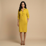 Vestido Midi Punto Canelado Cuello Polo Botones